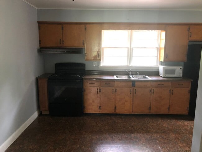 Building Photo - 3 bedroom home in Carbondale