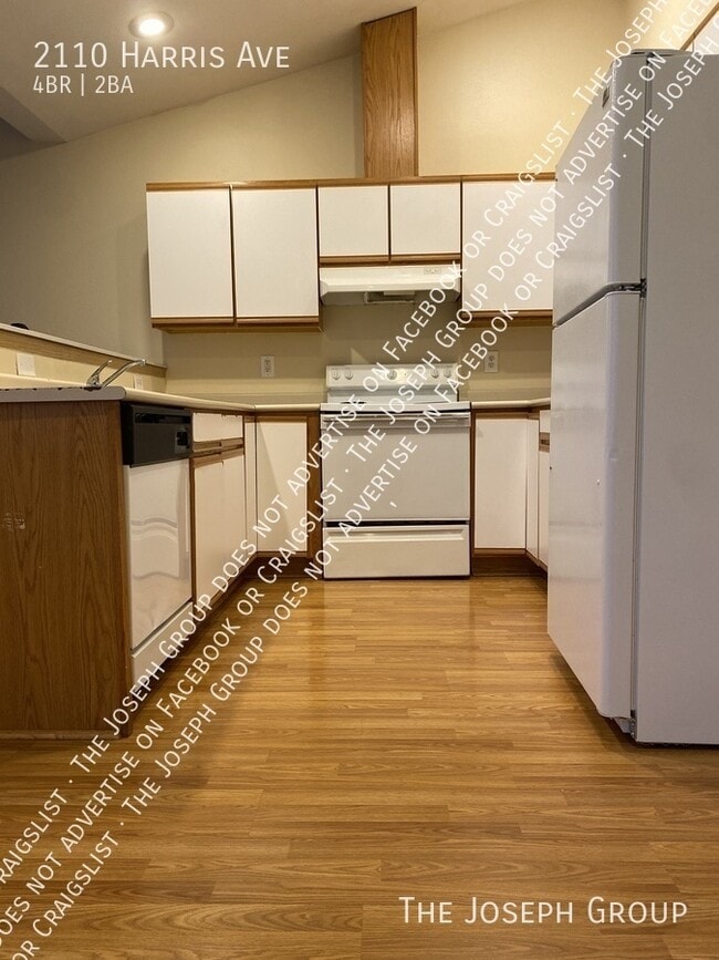 Building Photo - 2110 Harris Ave