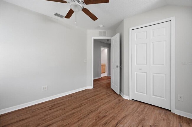 Building Photo - 10215 Lakeside Vista Dr