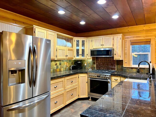 Building Photo - ** SEASONAL RENTAL ** YOUR ALASKAN CABIN I...