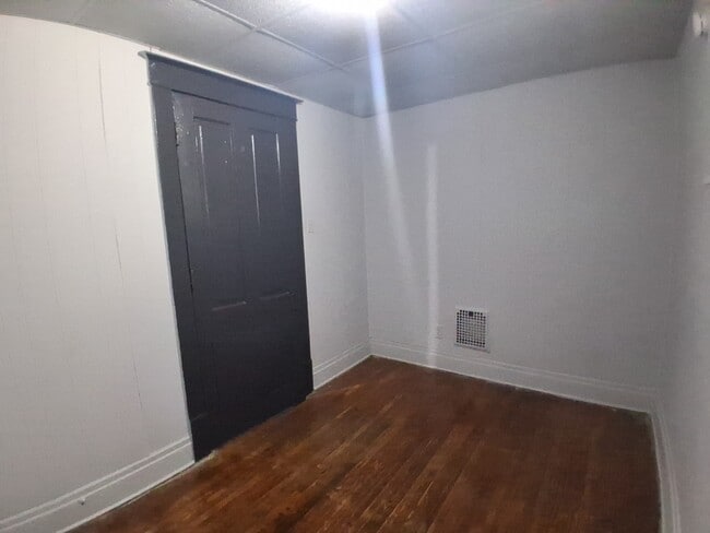 Building Photo - 503.5 Collett-