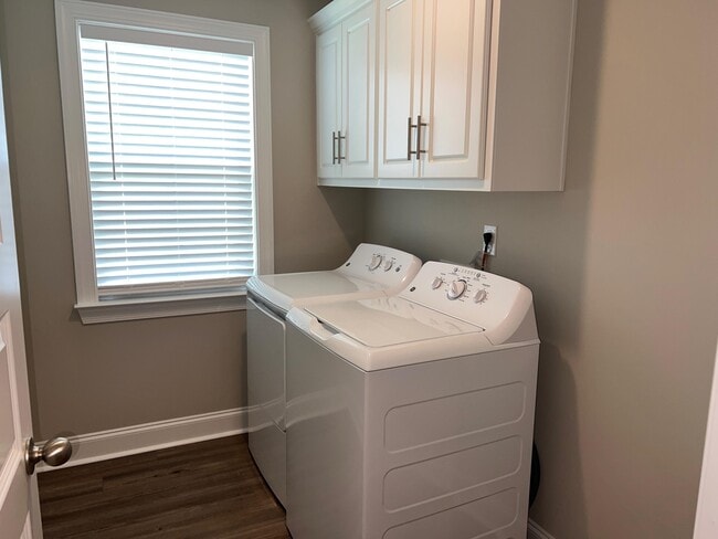 Building Photo - 7161 Paisley Cir