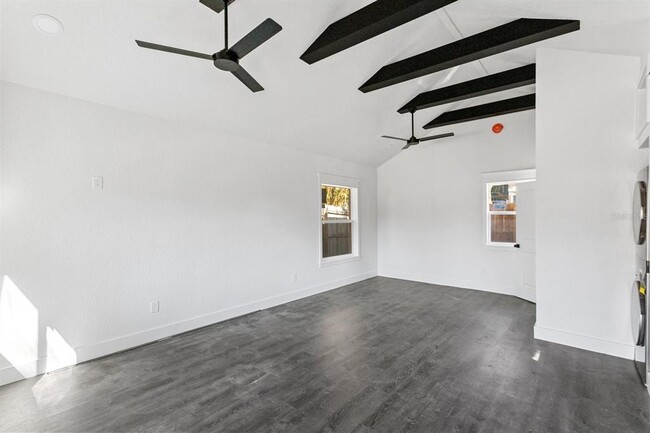 Building Photo - 2517 Oakdale St S