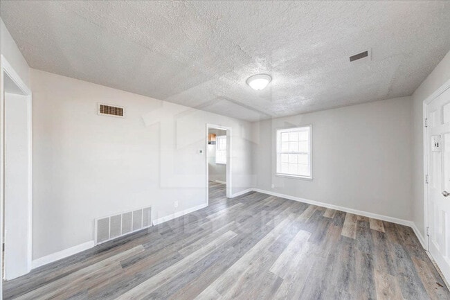 Building Photo - 2854 S Keystone Ave