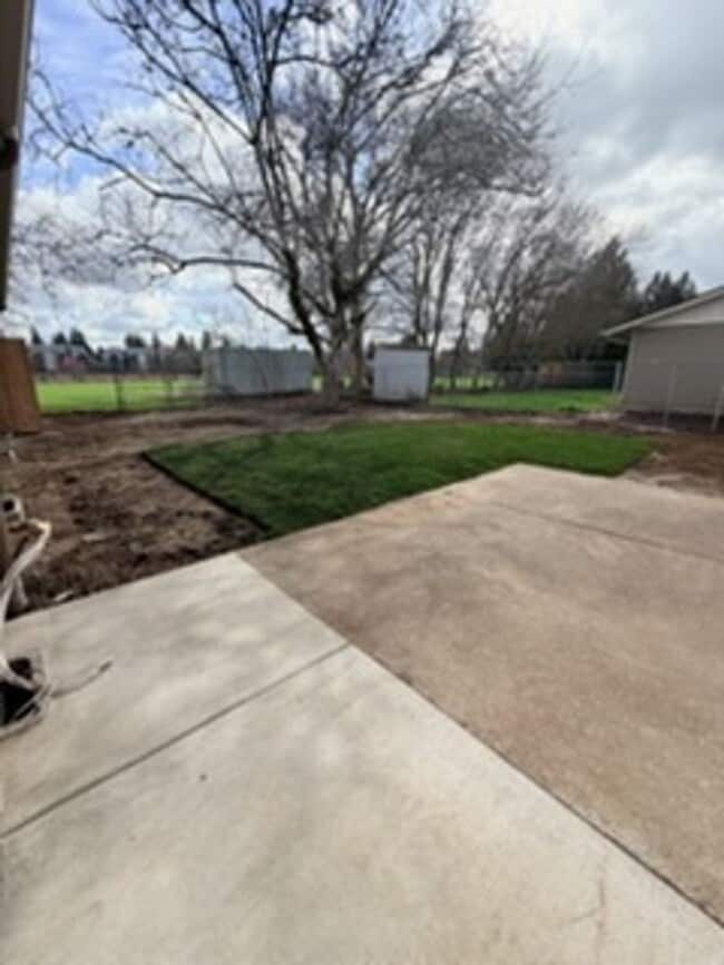 Building Photo - Beautifully Remodeled 4-Bedroom Home Backing to Park – Desirable Keizer Neighborhood
