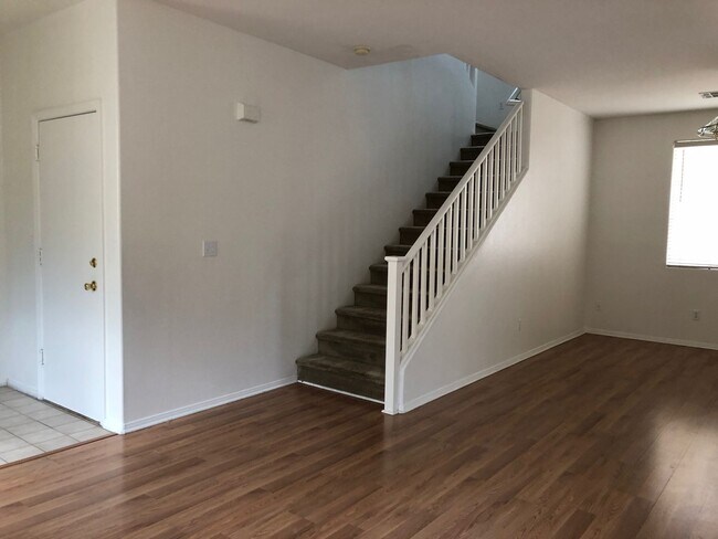 Building Photo - Charming 4 BED/3BATH, Home nestled in this beautiful guard-gated Rhodes Ranch Community!