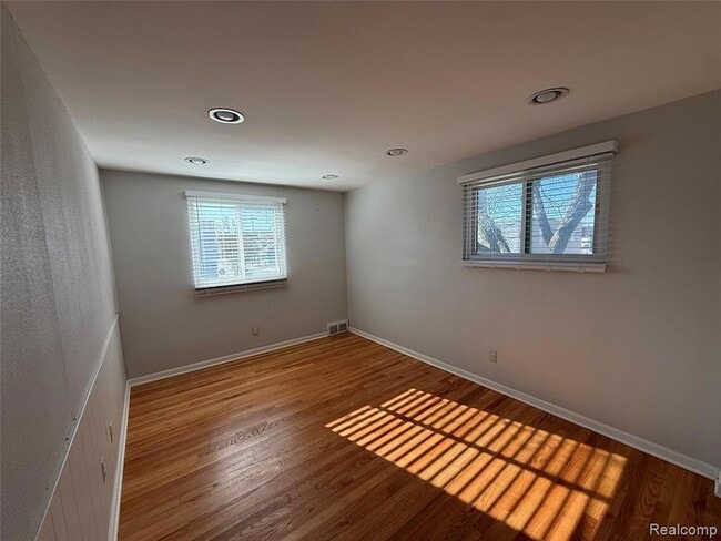 Building Photo - 1111 Holland St