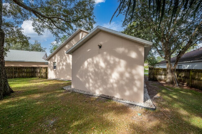 Building Photo - 10478 Sun Villa Blvd