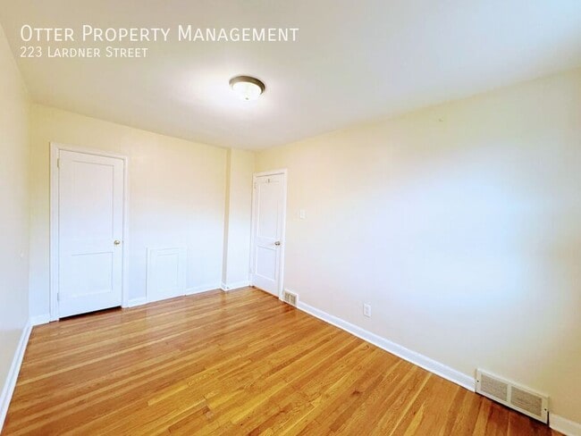 Building Photo - 223 Lardner St