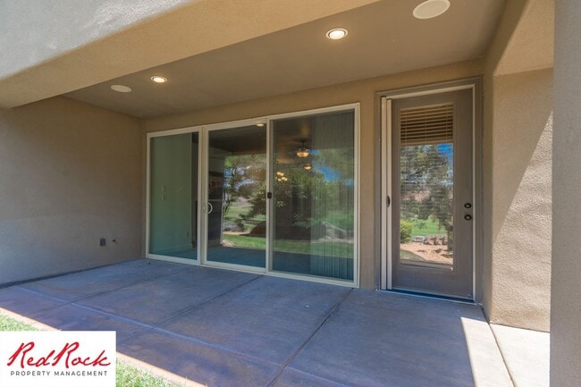 Building Photo - Remarkable 3 Bedroom Condo Next to Sunbroo...