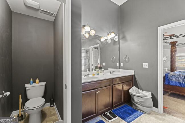 Building Photo - 6870 Diamond Dr