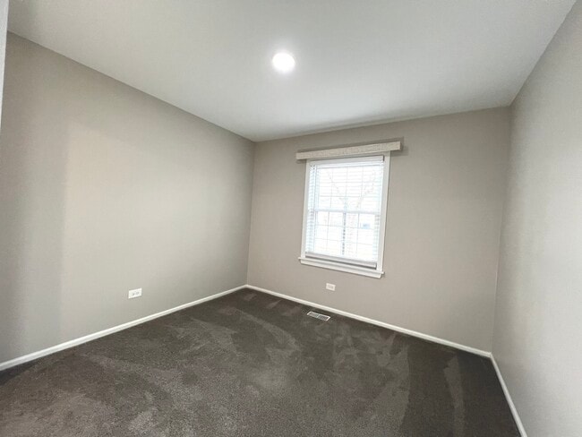 Building Photo - 652 Mallard Ct