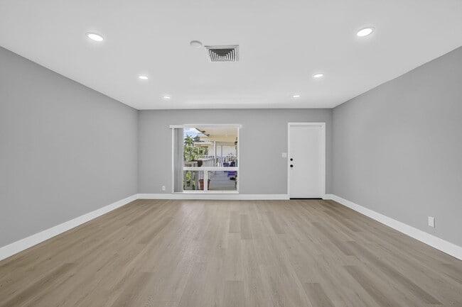 Building Photo - 2755 NE 28th Ave
