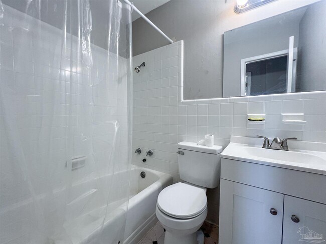 Building Photo - 3730 Forest Glen Dr