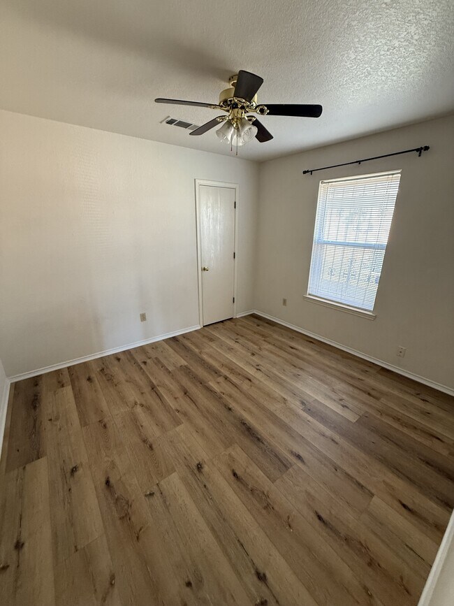 Building Photo - 2601 Mason Dr