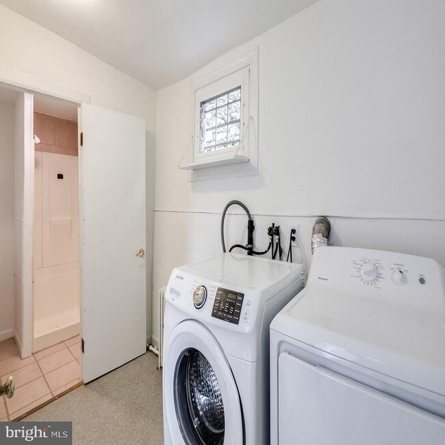 Building Photo - 243 Krams Ave