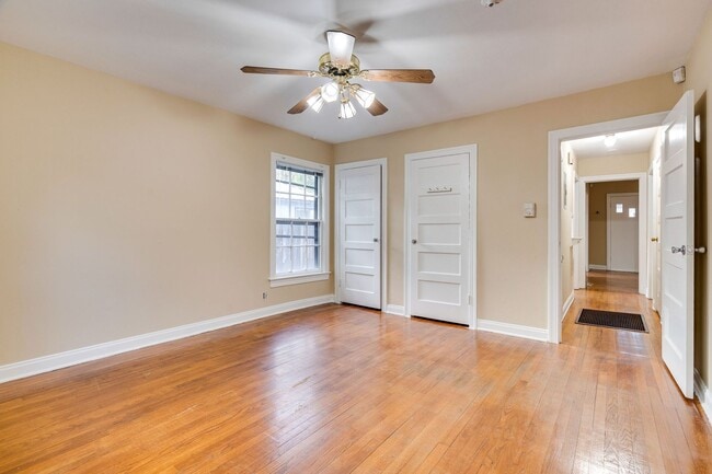 Building Photo - Urban Farmhouse - 2BD/2BA - Work Shop - Hu...
