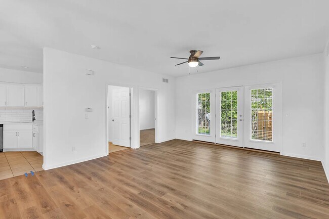 Building Photo - 104 Essex Ln