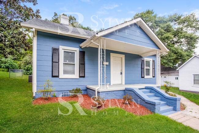 Building Photo - Darling 3BR 2BA Home