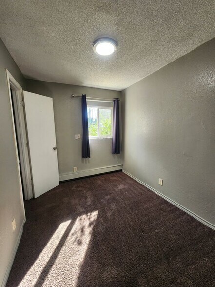 Building Photo - 1363 Mobile St