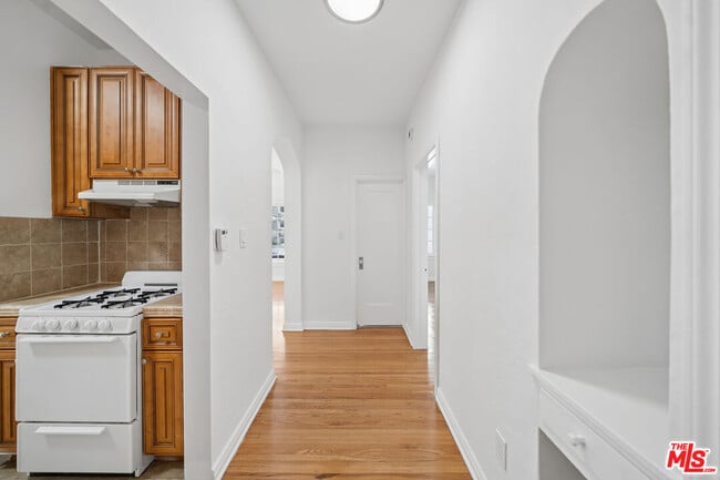 Building Photo - 339 S Detroit St