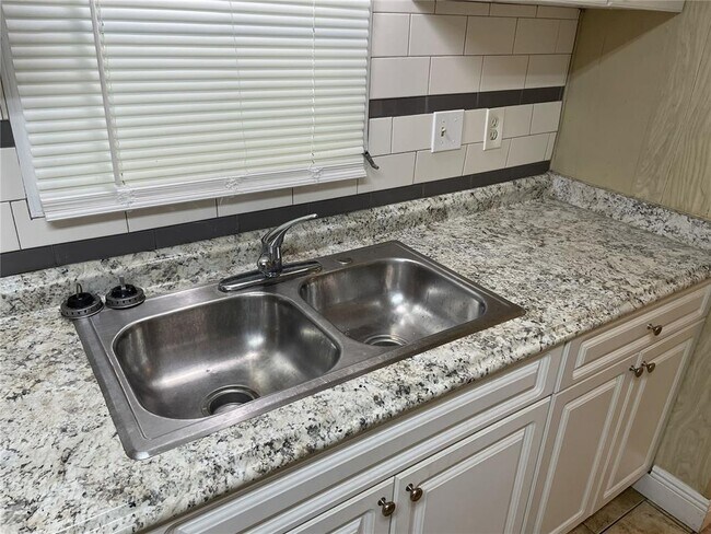 Building Photo - 7438 St Johns Rd