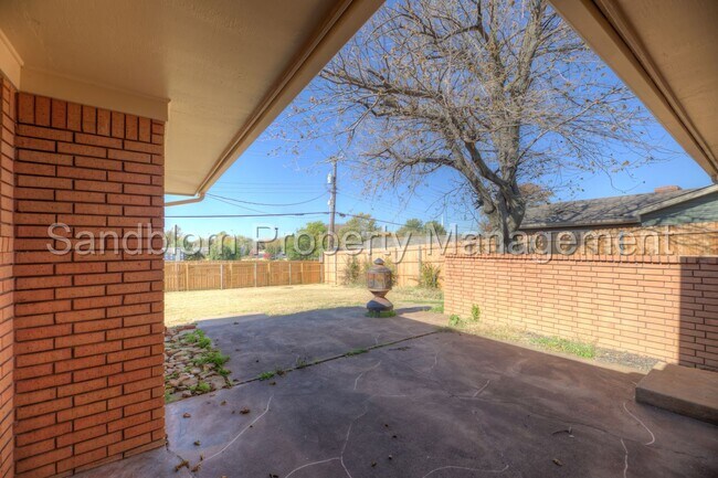 Building Photo - For Lease | Midtown Tulsa | Available Now!