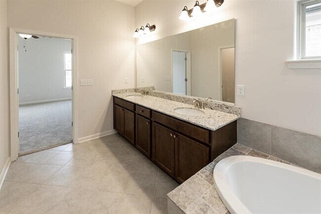 Building Photo - 125 Dogwood Springs Dr
