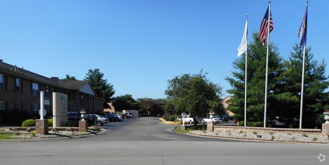 Building Photo - River Chase Apartments