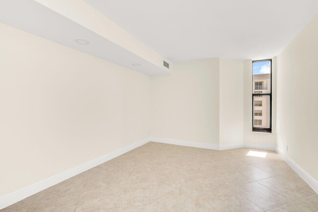 Building Photo - 1000 S Ocean Blvd