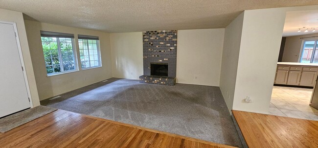 Building Photo - Spacious Port Orchard Rambler