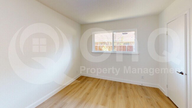 Building Photo - 208 Glenwick Pl
