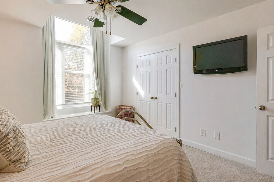 Front Bedroom (walk in closet double doors) - 2664 Dilworth Heights Ln
