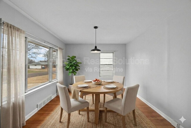 Building Photo - 9220 Leamont Dr