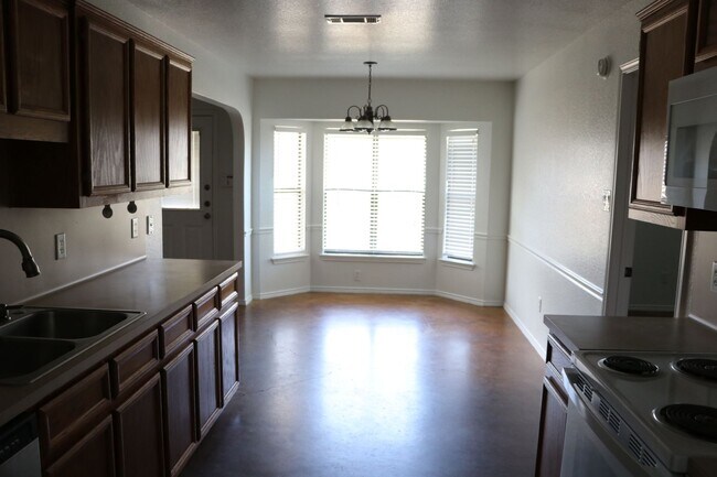 Building Photo - 2703 Curtis Dr