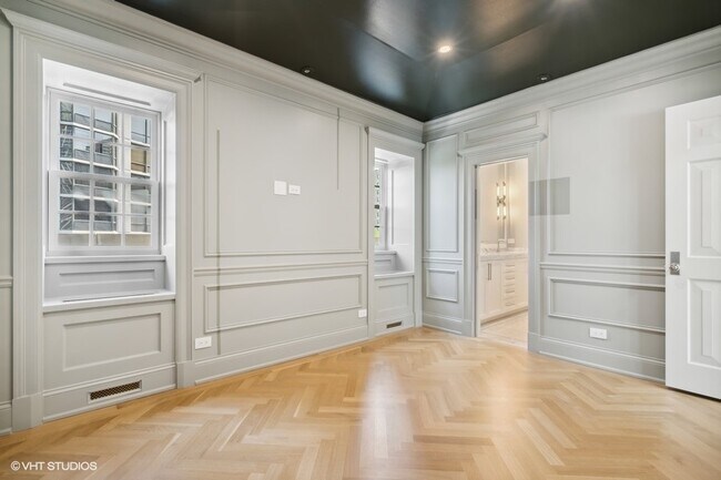 Building Photo - 2700 N Lakeview Ave