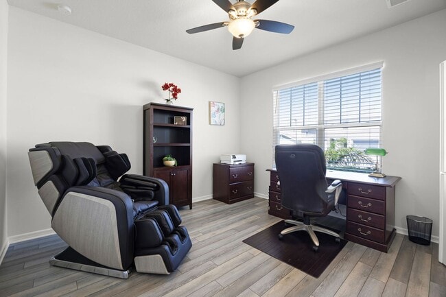 Building Photo - Luxury Living for Lease – 5BR Home with Of...
