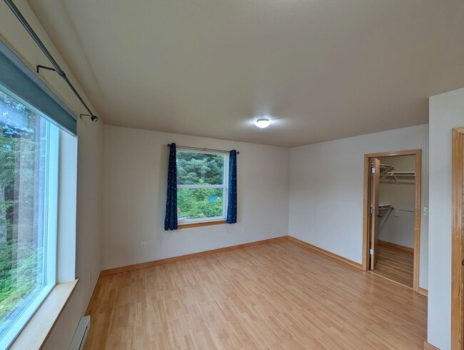 Building Photo - $500 OFF FIRST MONTHS RENT - Unfurnished A...