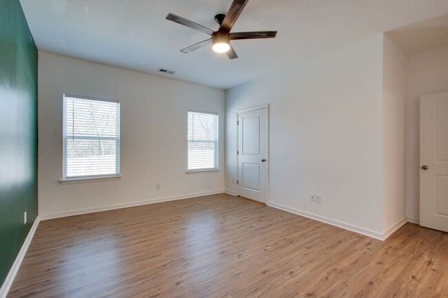 Building Photo - 1872 Holdens Hollow