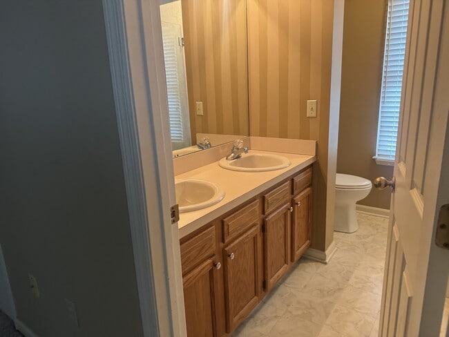 Building Photo - 916 Palomino Ln