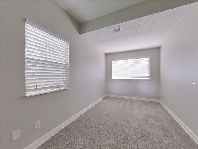 Building Photo - 2622 Townhall Ln