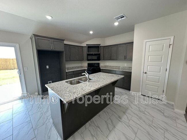 Building Photo - 13441 S 72nd Ct E