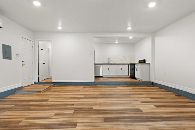 Building Photo - 3301 Morrow Ave