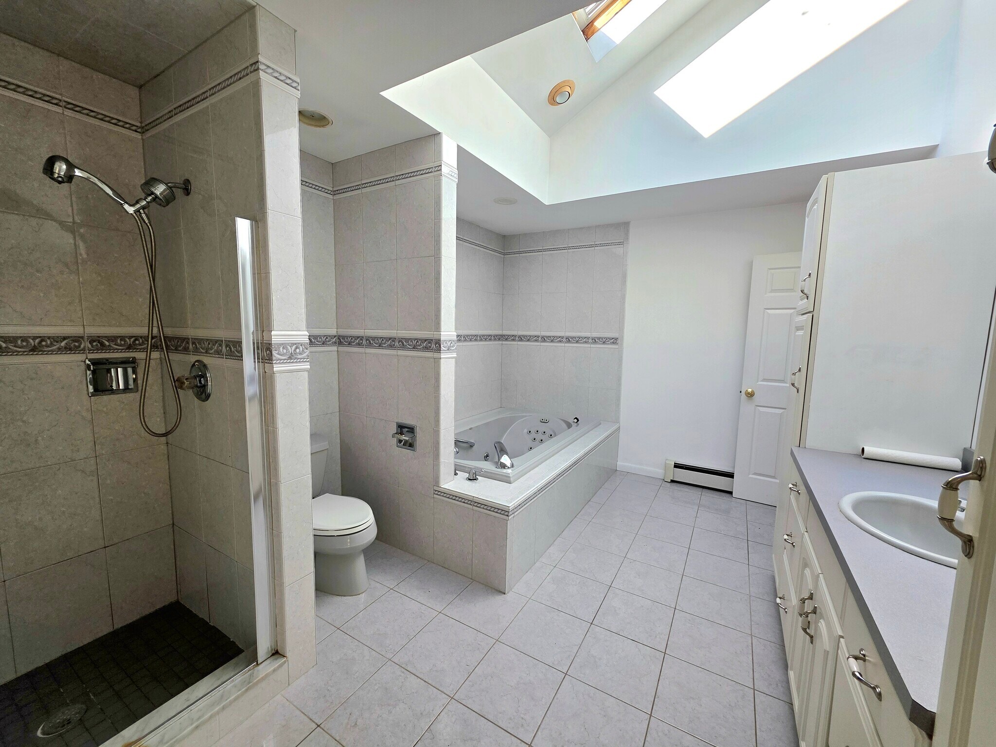 Building Photo - 40 Carlton Ave