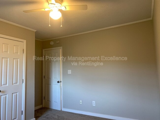 Building Photo - 300 Ln of Sir Lancelot