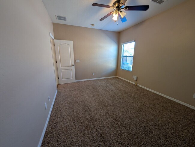 Building Photo - 4 Bedroom 3 Bathroom Circle Cross Ranch Home