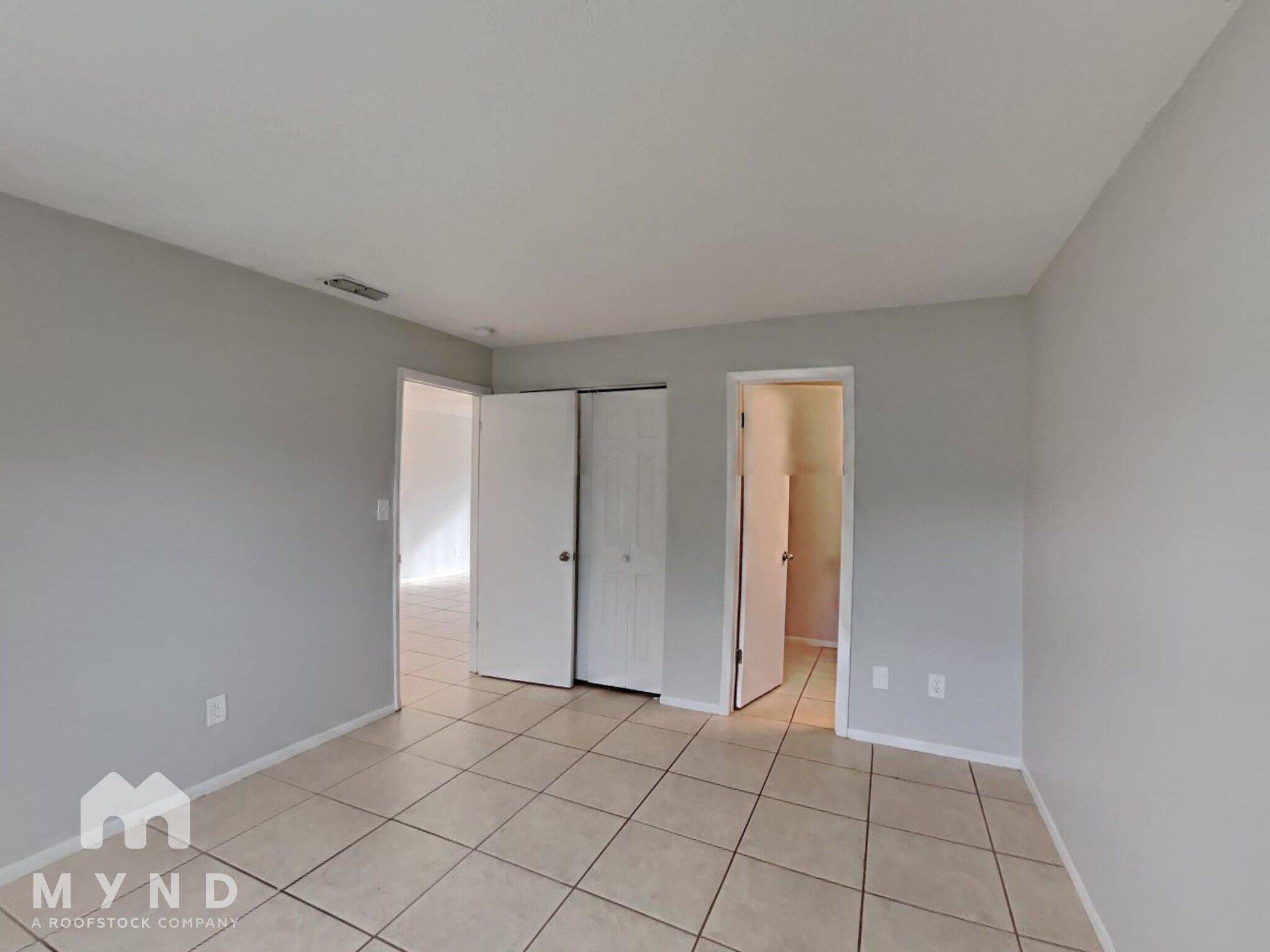 Building Photo - 628 Royal Palm Dr