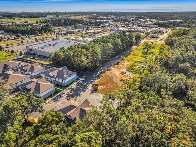 Building Photo - TDY & Cruisers Welcome!