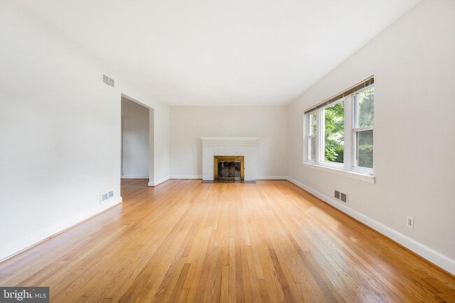 Building Photo - 5708 Dawes Ave