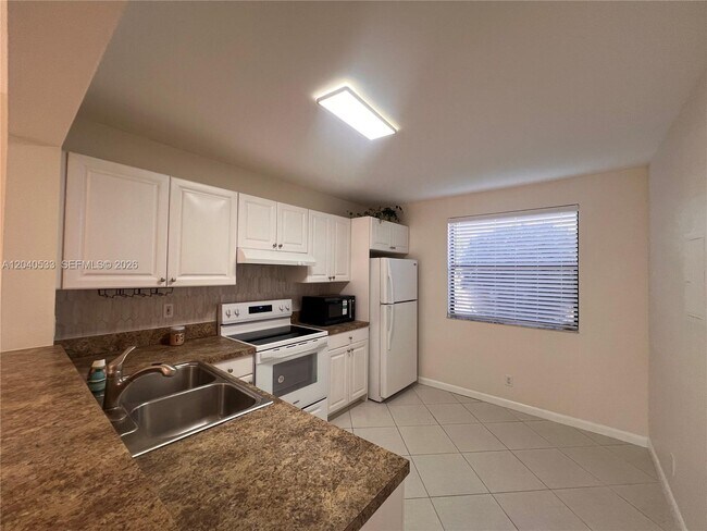 Building Photo - 5661 Riverside Dr